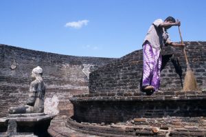 Barriendo el Templo.jpg